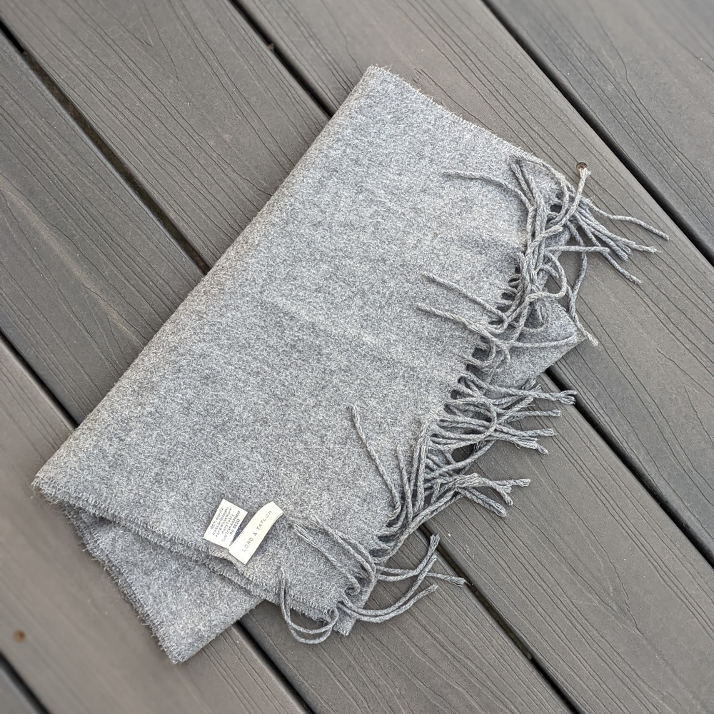 ❄️Lord & Taylor Cashmink Fringe Scarf🧣❄️